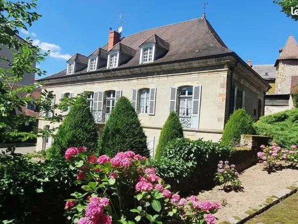 Maison manoir entre ville 9p box dependances