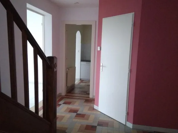 BEAU LOGEMENT 140m2 ET ANNEXES SUR TERRAIN 3000m2