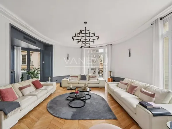 Paris XVIe - Muette - Appartement cinq chambres rénové.
