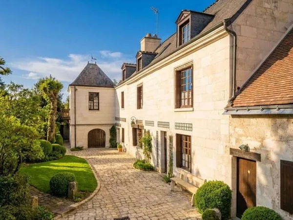 Maison 8 pièces 250 m²