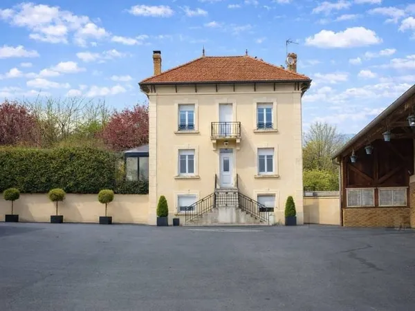 Maison 7 pièces 400 m²