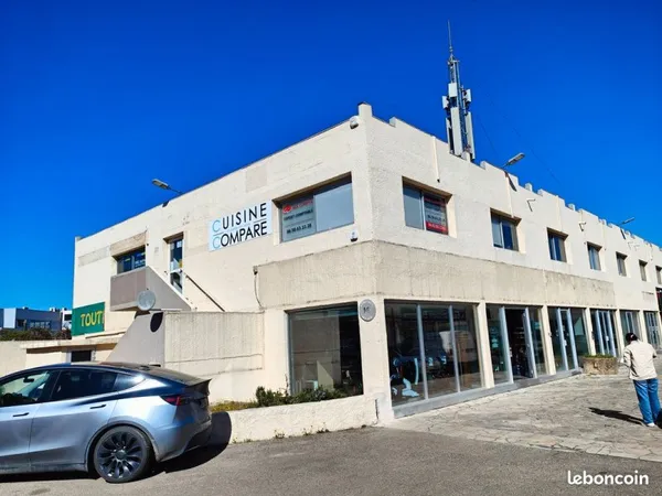 Bureau sortie penetrante a' louer