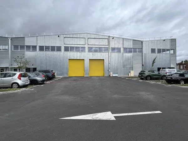 Local d'activité 1672 m²
