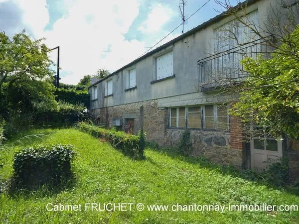 POUZAUGES : Ensemble de 2 logements à rénover