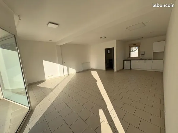 À louer - Local commercial 44 m² - Lumineux, fonctionnel et polyvalent