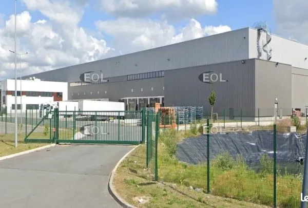 Local industriel 13 088 m²