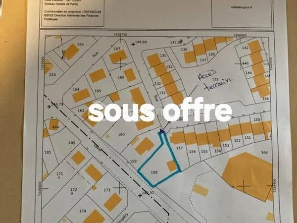 Terrain 680 m²