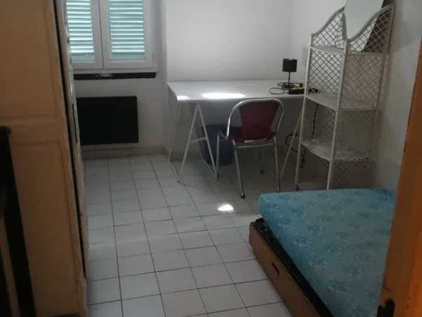 Chambre étudiant. ,,étudiante NICE