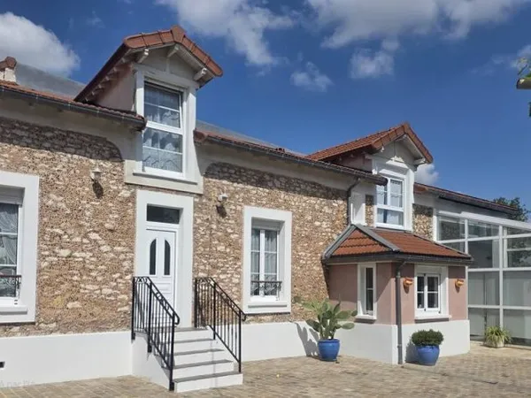 Maison 7 pièces 380 m²