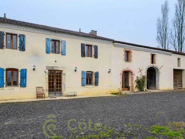 Maison Amou 7 pièce(s) 200 m2