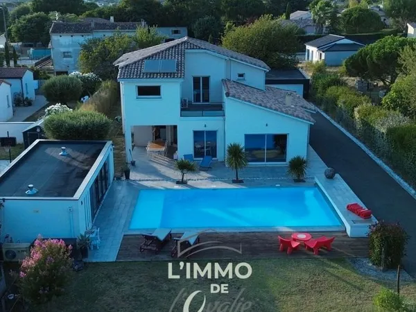 Maison 7 pièces 220 m²