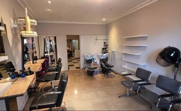 A saisir MURS et FONDS d'un salon de coiffure ou autre activ