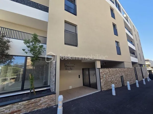Appartement récent 68m² avec terrasse et place de parking privative