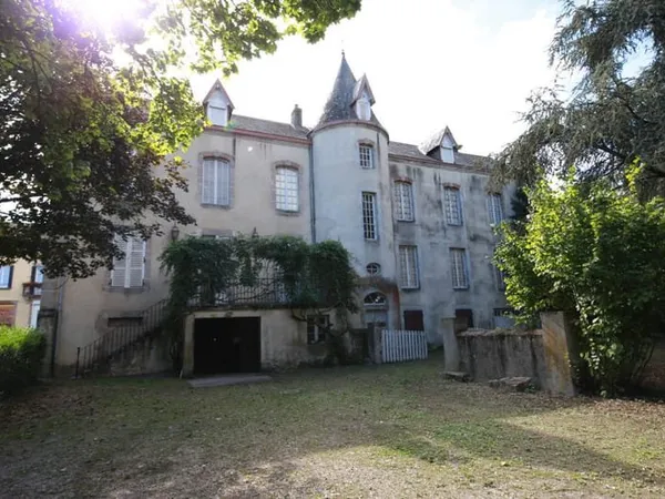 Maison Bourgeoise de 350 m2 à rénover à vendre en centre bourg