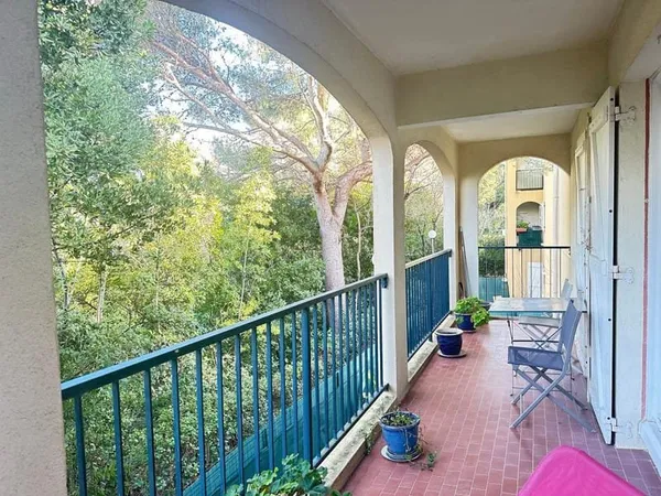 Toulon, Cap brun, Appartement de type 4 à vendre avec double garage et place de parking privée