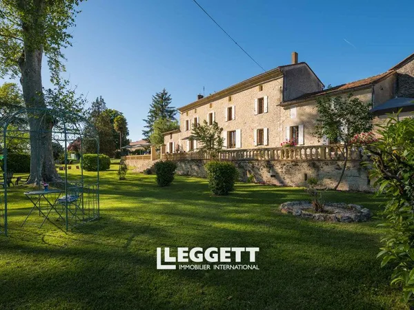 Château 20 pièce(s), VILLEFRANCHE-DE-LONCHAT