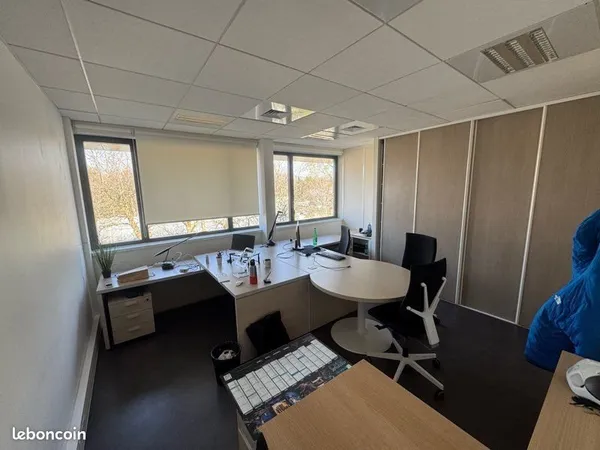 Bureaux partagés - CoWorking - Parc des Glaisins - ambiance sympa + balcon