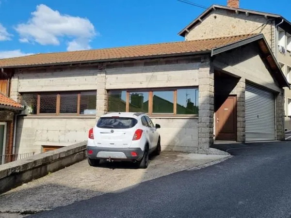 Dunières Centre 43220 300m² d'entrepôt et plateau
