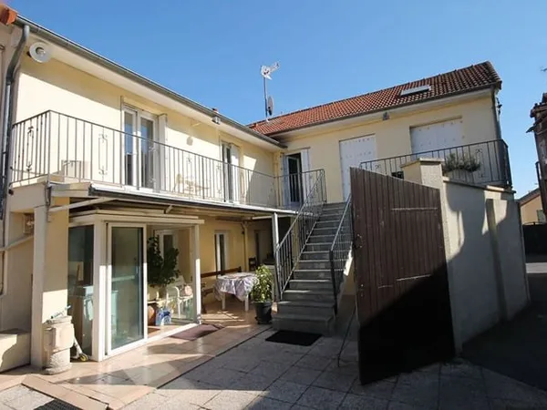 Maison 5 pièces 238 m²