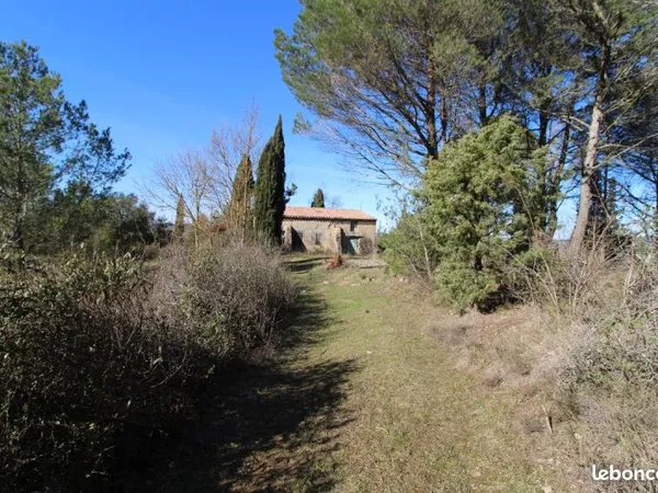 La bergerie ''des escarziellos" à 2 km du village, de l'ecole et des services