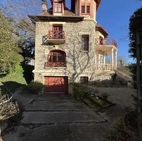 Maison 9 pièces 250 m²