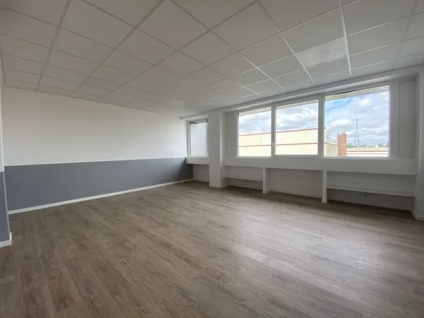 Bureaux - A LOUER - 65 m² non divisibles