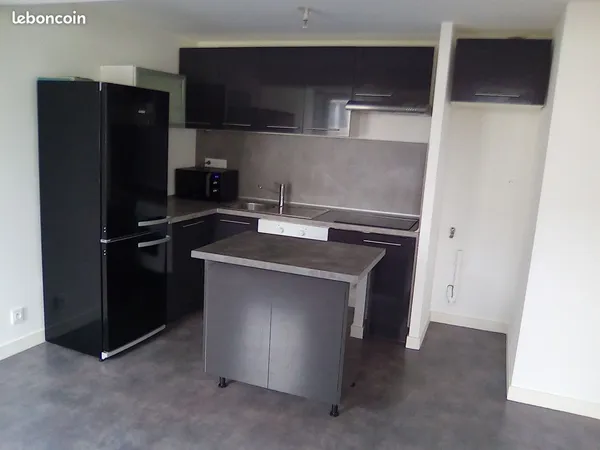 Duplex T2 35m² loi carrez. Cherbourg Est , 1km Naval Group . Dispo immédiat. 750 CC DPE D