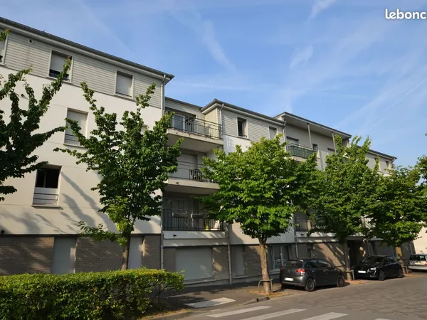 Appartement T2 meublé lumineux avec balcon sans vis-à-vis + parking sécurisé - residence avec ascens
