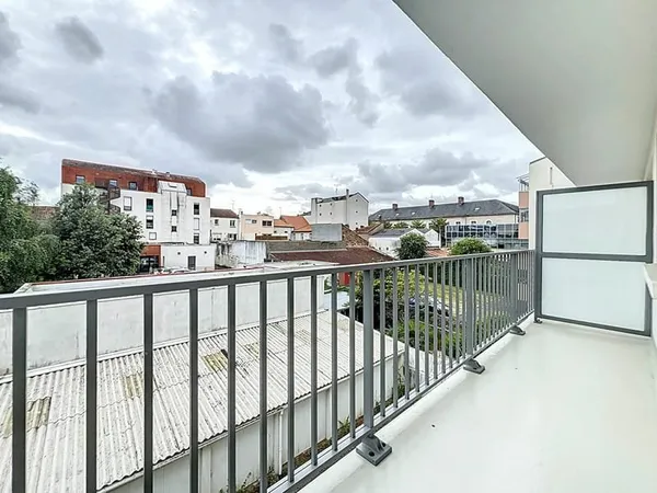 Appartement type 2 La Roche sur Yon Balcon Cave