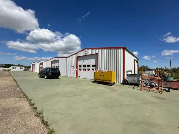 Bellegarde 900M2 Entrepôts sur Terrain 2860 m2