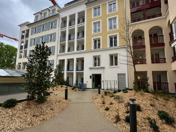3 Pièces 64m2 balcon parking Blanc Mesnil RER DRANCY