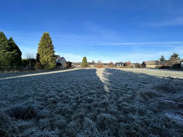 Terrain à Saint-Yrieix-le-Déjalat en CORREZE