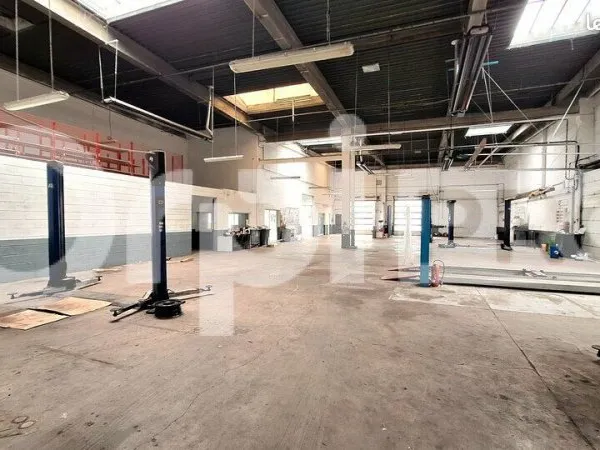 Local d'activité 855 m²