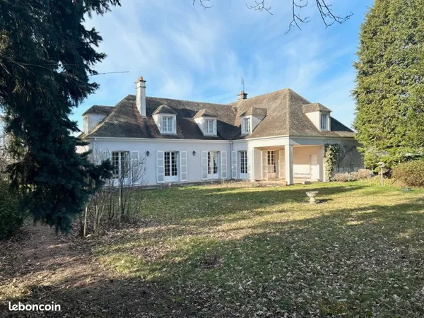 Exceptionnelle villa de 385m² habitables au coeur d'une région naturelle dans le Haut Limousin
