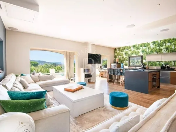 Villa 8 pièces 264 m²