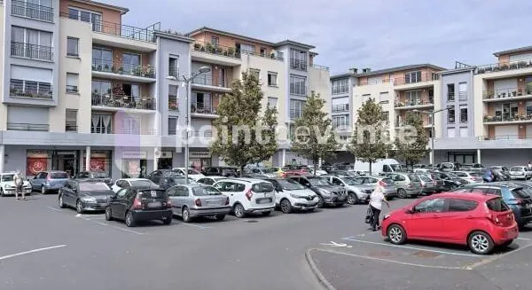 Local commercial 785 m²