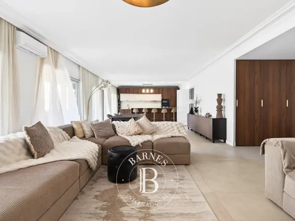 VENTE-APPARTEMENT DERNIER ETAGE -3 CHAMBRES -TERRASSE-GARAGE-CARRE D'OR-MARSEILLE 8eme