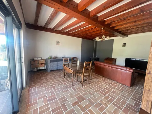 Grande longère de 200m² avec box à chevaux