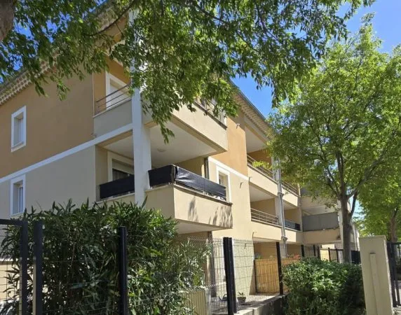 APPARTEMENT 3 PIECES 66m2 - TERRASSE - 2 PLACES DE PARKING