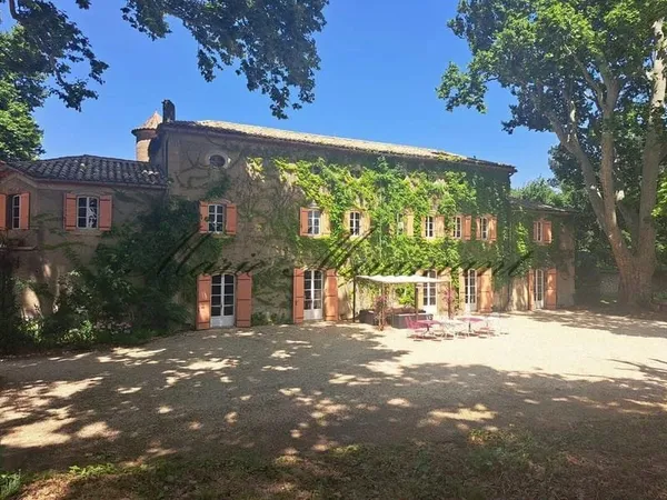 Maison 40 pièces 900 m²