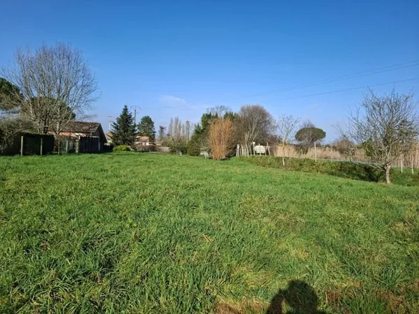 Terrain à bâtir à Lugon-et-l'Île-du-Carnay (33240)