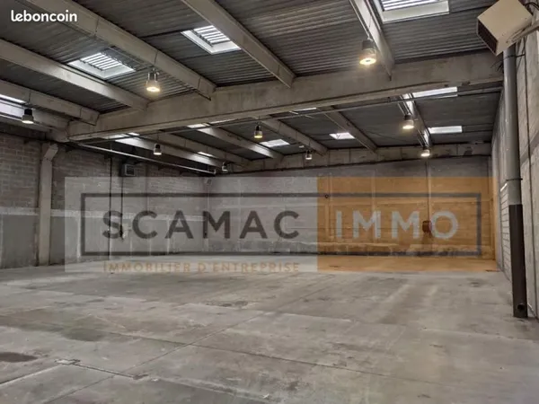 Local d'activité 451 m²