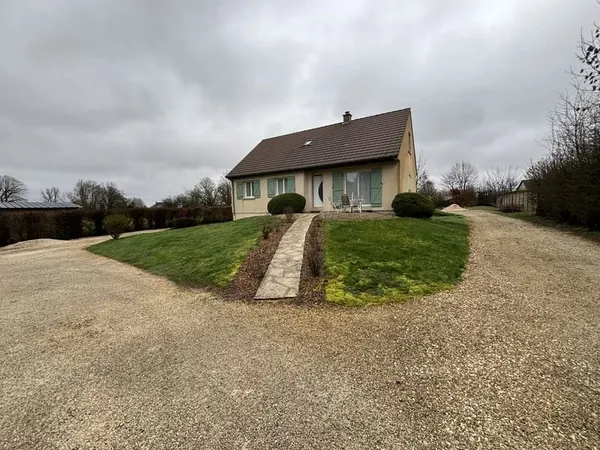 LAIGNES ( 21) Pavillon contemporain de 1984 (130m2) avec so