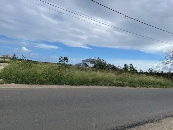 TERRAIN PLAT DE 1050 M2 AVEC PERMIS DE CONSTRUIRE POUR DEUX