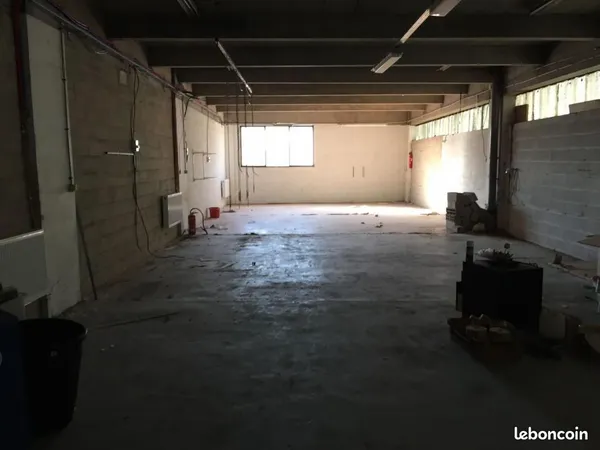 Local d'activité 150 m²