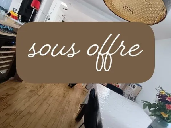 Concarneau Appartement T4 en duplex avec terrasse et cour, en plein centre-ville de Concarneau