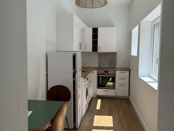 Loue studio meublé avec grand balcon ensoleillé