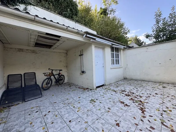 Petit-Saint-Jean, jolie maison avec cour