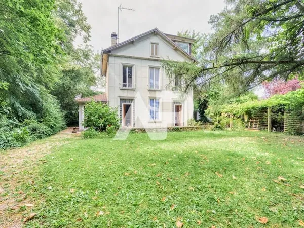 Maison 9 pièces 200 m²
