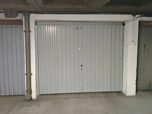 Parking box sécurisé 14 m2